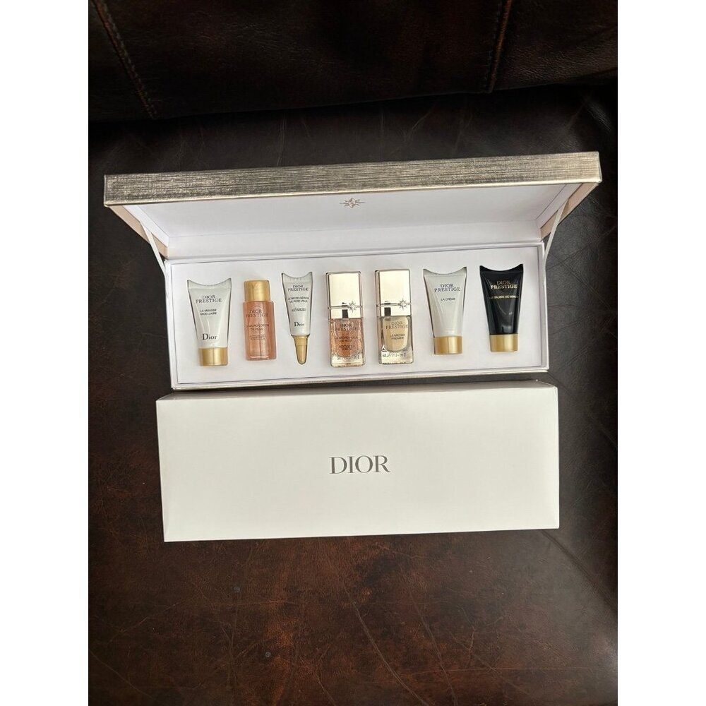 Dior skincare piano in gold Dior box